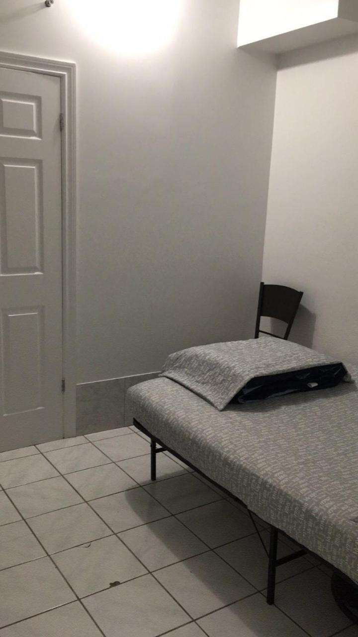 University Apartment Toronto Luaran gambar