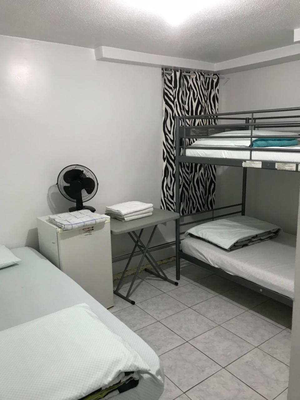 University Apartment Toronto Luaran gambar