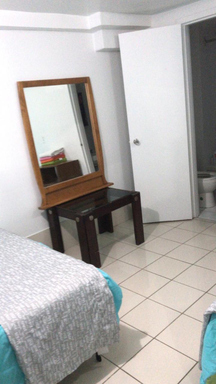 University Apartment Toronto Luaran gambar