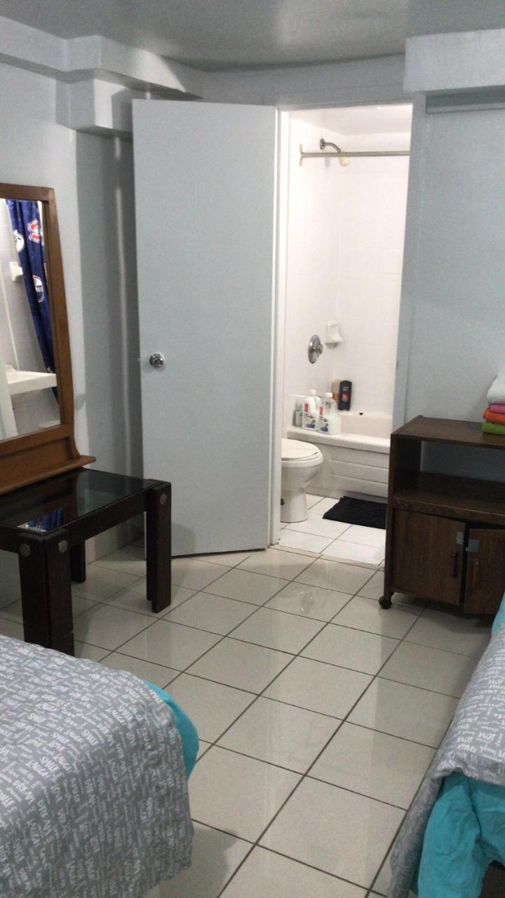 University Apartment Toronto Luaran gambar
